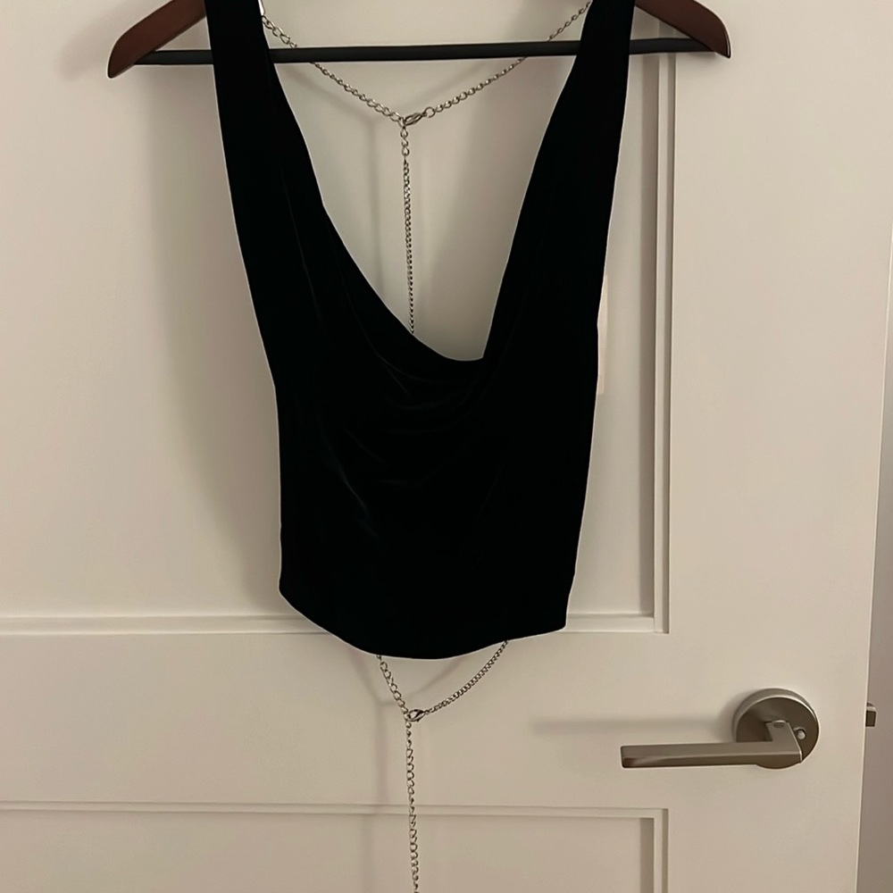 Cinq a Sept black velvet cropped top with open back. Size XS/S. New with tags.